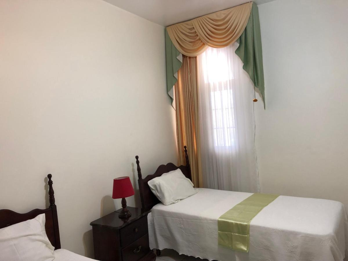 Goldenview Guesthouse Очо-Ріос Екстер'єр фото